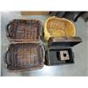 Image 2 : WICKER CHEST AND BASKETS