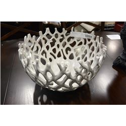 DECORATIVE WHITE CENTRE BOWL