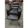Image 2 : LEATHER RECLINER ARM CHAIR