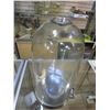 Image 2 : GLASS AND METAL DOME