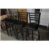 Image 2 : 4 MATCHING BAR STOOLS