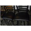 Image 3 : 4 MATCHING BAR STOOLS