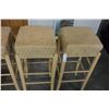 Image 2 : 4 MAPLE UPHOLSTERED BAR STOOLS