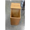 Image 2 : PINE LIDDED BOX