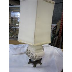 TABLE LAMP W/ METAL FEET