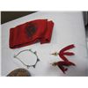 Image 2 : NATIVE JEWELRY AND BASKET
