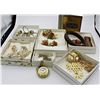 Image 1 : VINTAGE ESTATE LOT OF COSTUME JEWELRY