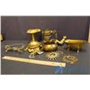 Image 3 : Lot of Brass Bathroom Items and Window Decor