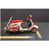 Image 4 : Vespa Tin Toy Scooter