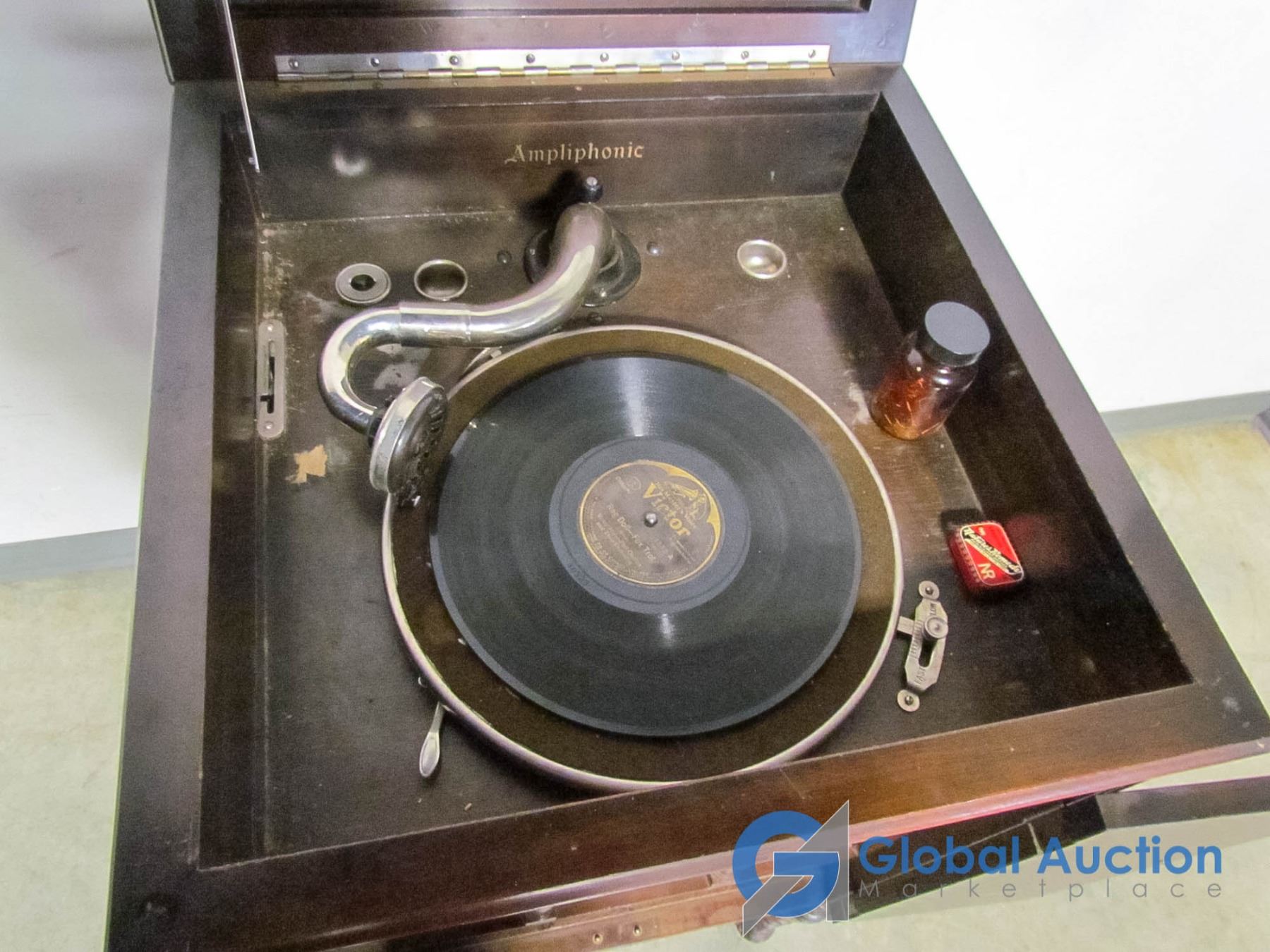 Vintage Wooden Record Player (39"x 21"x 21") (Working)