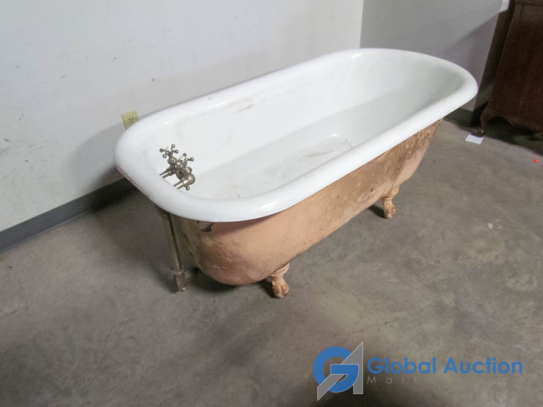 Porcelain Enameled Cast Iron Clawfoot Tub w/Matching Feet & Faucets