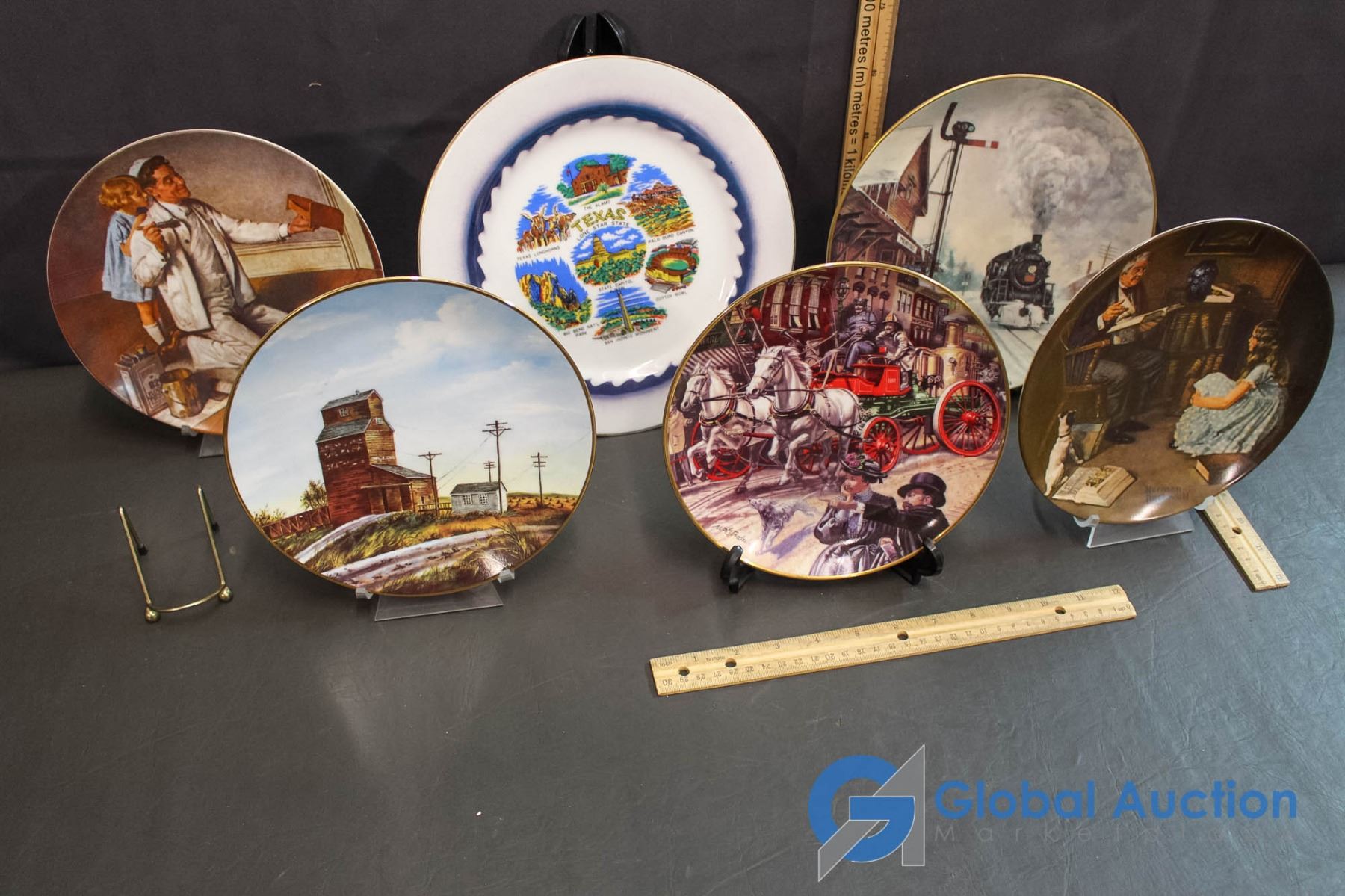 6 Decorative Plates With Display Stands