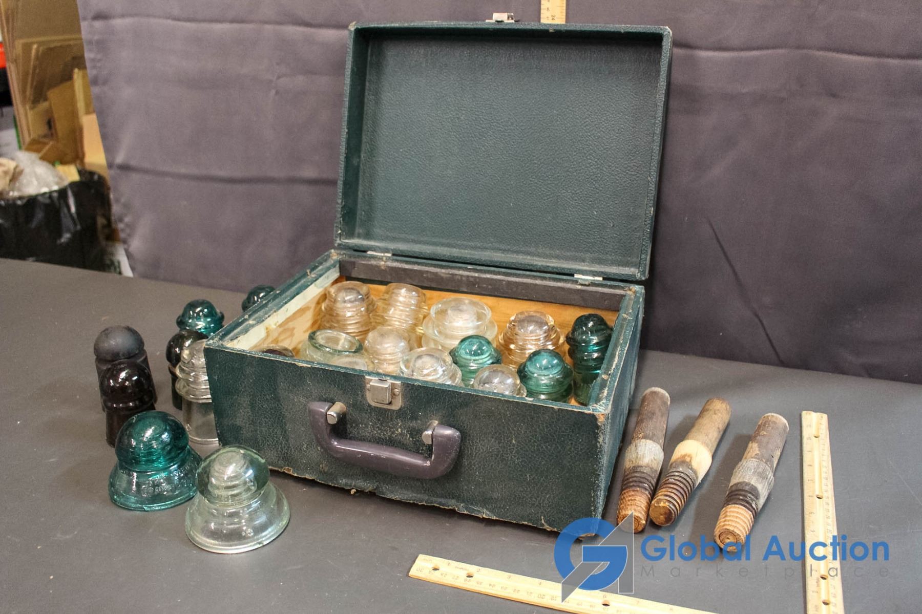 Wooden Box/Glass Insulators w/Pegs