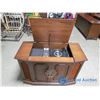 Image 5 : Vintage Electrohome Record Player Cabinet