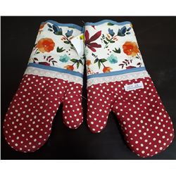 PAIR OF OVEN MITTS