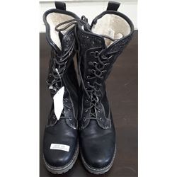 SIZE 6 BOOTS