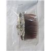 Image 4 : LADIES' DRESS GLOVES, COMPACT, EARRINGS, 2 HAIR COMBS