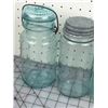 Image 4 : LOT OF 5 SEALER JARS BLUE ANTIQUE)