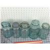 Image 5 : LOT OF 5 SEALER JARS BLUE ANTIQUE)