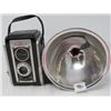 Image 2 : KODAK DUAFLEX II CAMERA (ATTACHED FLASH/BOX; 2 FLASH BULBS)