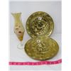 Image 1 : PAIR OF WALL PLATES (BRASS, W/ SHIP MOTIF) & GLASS VASE (FOOTED)