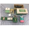 Image 1 : LOT OF SEWING MACHINE ATTACHMENTS (SINGER) & OIL CAN