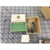Image 4 : LOT OF SEWING MACHINE ATTACHMENTS (SINGER) & OIL CAN