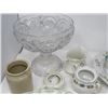 Image 2 : JUNK BOX *DAMAGED & CHIPPED* (VEGETABLE TUREENS, VASES, DINNER WARE, CORN FLOWER, ETC)