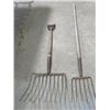 Image 1 : FORKS (QTY 2) *HAY & 6 TINE*