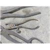 Image 2 : HOOF TRIMMERS, SAW SET, 2 TIN SNIPS
