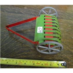 TIN RAKE (METTOY PLAYTHING)