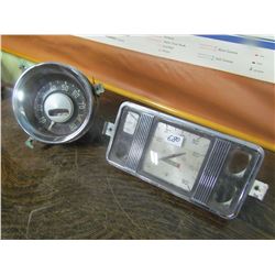 2 SPEEDOMETERS (1 - IHC)