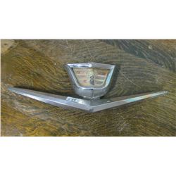 CHROME HOOD ORNAMENT *18"L*