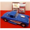 Image 1 : VETTE SET CARDS IN CASE & PLASTIC CORVETTE TOY CAR
