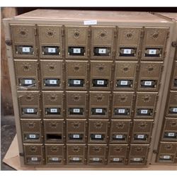 VINTAGE COLLECTIBLE MAILBOX