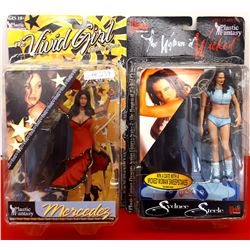 2 WRESTLING GIRL FIGURES IN BOX