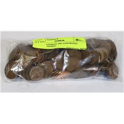 LOT OF APPROX 200 ASSORTED YEAR PENNIES,