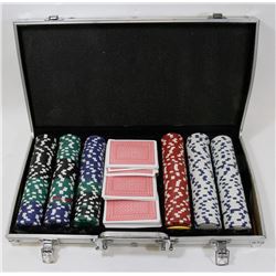 POKER SET IN METAL CASE.
