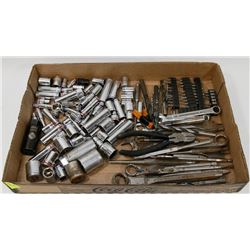 LARGE FLAT OF 100PC PLUS OF TOOLS - SOCKETS, DRILL