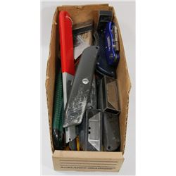 95) SELECTION OF UTILITY KNIVES & BLADES .
