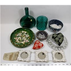 BOX OF ANTIQUE GLASSWARE AND BOTTLES