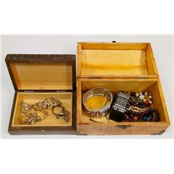 2 JEWELRY BOXES WITH CONTENTS.