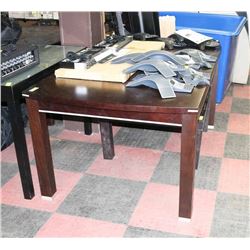 SHOWHOME WOOD TONE KITCHEN TABLE WITH LEAF