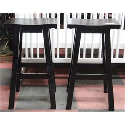 PAIR OF SHOWHOME BLACK BAR STOOLS