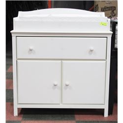 WHITE SHOWHOME CHANGE TABLE