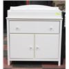 Image 1 : WHITE SHOWHOME CHANGE TABLE
