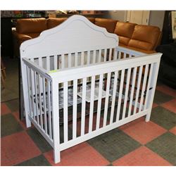 SHOWHOME GREY ADJUSTABLE HEIGHT CRIB