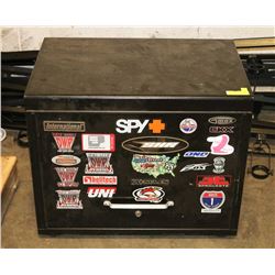 INTERNATIONAL-RIG TOOL BOX WITH KEY