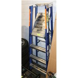 GREEN BULL 6FT PLATFORM STEP LADDER.