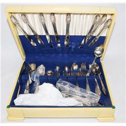 SILVERWARE SET